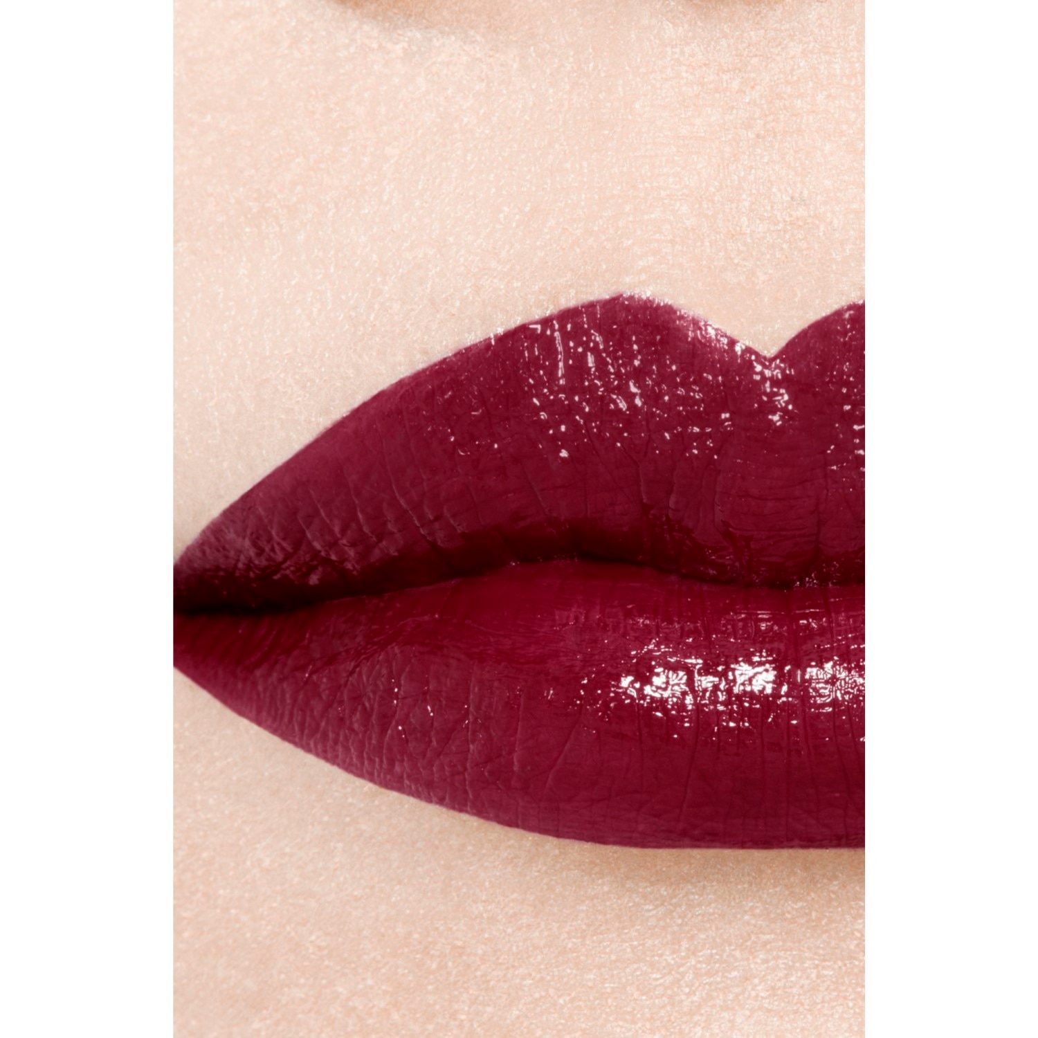 LA BARRA DE LABIOS LÍQUIDA BRILLANTE DE LARGA DURACIÓN